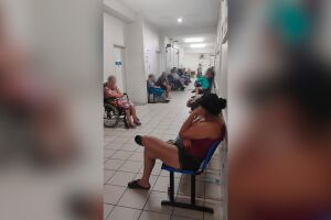 Paciente com press&atilde;o alta espera cinco horas por atendimento no CRS Tiradentes