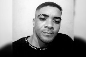 Homem &eacute; assassinado em frente de casa com mais de 11 disparos em Parana&iacute;ba 