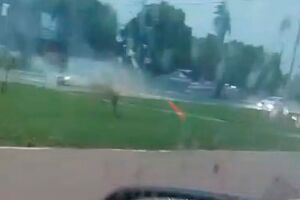 Chuva forte alaga trecho da Avenida F&aacute;bio Zahran (v&iacute;deo)