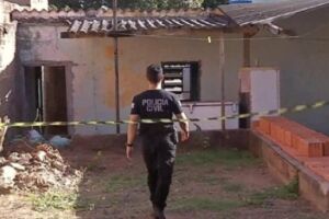 Mulher de 26 anos &eacute; morta a facadas pelo namorado em Corumb&aacute;