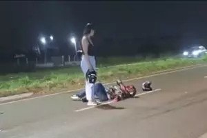 Batida entre motos deixa uma pessoa morta em Ponta Por&atilde; (v&iacute;deo)
