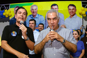 Reinaldo Azambuja faz carreata e participa de atos de campanha em cidades do interior de MS
