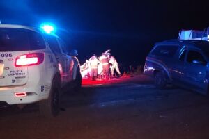 Adolescente e homem morrem em acidente com carreta na BR-267