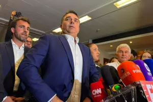 Fl&aacute;vio vai interromper campanha para visitar aliado na cadeia
