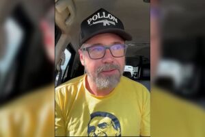 Pollon vota errado, mas corrige 