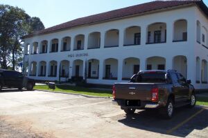 Prefeito nega batida em &oacute;rg&atilde;o p&uacute;blico