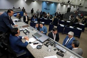 Sess&atilde;o retoma &agrave;s 9h