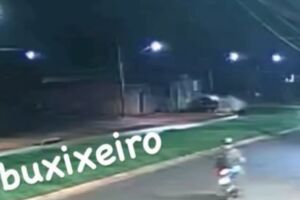 C&acirc;mera registra capotamento com morte na Guaicurus  (v&iacute;deo)
