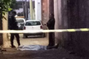 Homem &eacute; espancado at&eacute; a morte em beco do Tiradentes