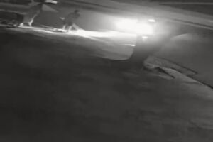 C&acirc;meras de seguran&ccedil;a mostra jovem levando tiros antes de morrer no Monte Castelo (v&iacute;deo)