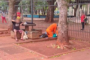 Homem bebe etanol e morre na Pra&ccedil;a Ary Coelho