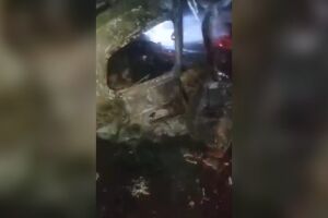Batida entre carreta e carro deixa cinco mortos na MS-386; ve&iacute;culos pegaram fogo (v&iacute;deo)