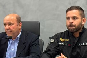 Ivan Barreira do Departamento de Pol&iacute;cia Especializada e o delegado Pedro Cunha, respons&aacute;vel pela Delegacia Especializada de Repress&atilde;o a Crimes Cibern&eacute;ticos (DERCC)