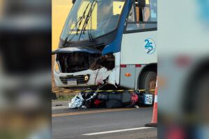 Motociclista morre em batida com micro-&ocirc;nibus na MS-306