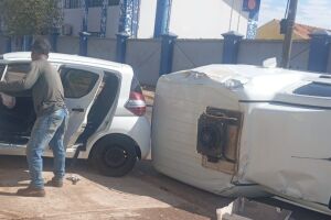 Falta de placa de Pare termina em acidente com crian&ccedil;as feridas na Vila Nasser (v&iacute;deo)