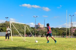 Adolescente campo-grandense pede ajuda para realizar sonho:'ele vai ser jogador de futebol'