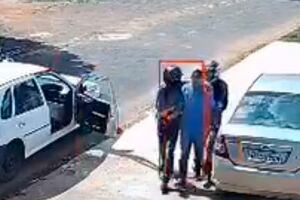 Entregador &eacute; rendido por dupla armada e tem carro roubado com mercadorias em Campo Grande (v&iacute;deo)