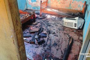 Fa&iacute;sca de palha de a&ccedil;o provocou inc&ecirc;ndio em casa no Santo Ant&ocirc;nio (v&iacute;deo)
