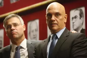 Moraes acusa Mendon&ccedil;a de parcialidade e cobra provid&ecirc;ncias de Fachin