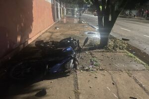 Moto &eacute; arrastada por 15 metros durante acidente em Tr&ecirc;s Lagoas; casal ficou ferido