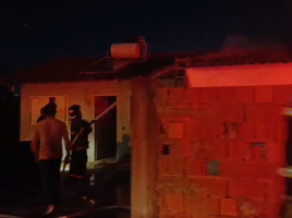 Ex n&atilde;o aceita fim de relacionamento e coloca fogo na casa da mulher em Ponta Por&atilde;