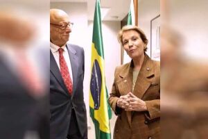 Vice dos sonhos de Fl&aacute;vio pede votos para advers&aacute;rio de Carlos Bolsonaro em SC (v&iacute;deo)
