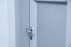 Ex-companheira persegue homem h&aacute; um ano e o amea&ccedil;a no Nova Lima: 'n&atilde;o vai ficar com ningu&eacute;m'