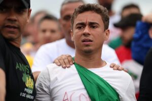 Deputado diz que apagou em seguida