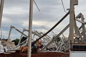 Poss&iacute;vel erro de montagem pode ter causado desabamento em 'efeito domin&oacute;' em obra do Aero Rancho