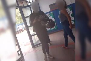 M&atilde;e denuncia professor por mostrar pornografia a alunos em escola municipal de Campo Grande (v&iacute;deo)
