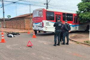 Motociclista furou 'Pare' e bateu em &ocirc;nibus antes de morrer no Vida Nova (v&iacute;deo)