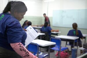 Mulheres retomam estudos depois de anos longe da escola em programa de EJA em MS