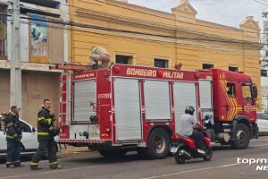 Princ&iacute;pio de inc&ecirc;ndio em pr&eacute;dio abandonado mobiliza bombeiros na Cal&oacute;geras (v&iacute;deo)