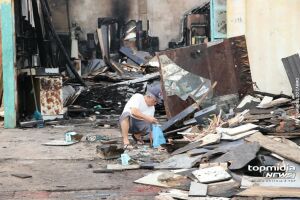 Vizinho usou mangueira para proteger casa durante inc&ecirc;ndio em marcenaria no Colibri (v&iacute;deos)