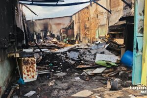 Curto-circuito pode ter causado inc&ecirc;ndio que deixou preju&iacute;zo de R$ 150 mil a marceneiro no Colibri