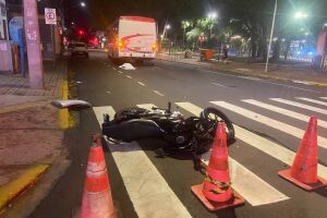 Adolescente morre atropelado por &ocirc;nibus no Centro de Campo Grande (v&iacute;deo)