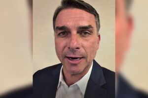 Fl&aacute;vio Bolsonaro declara apoio a Rodolfo Nogueira: 'uma pessoa preparada' (v&iacute;deo)