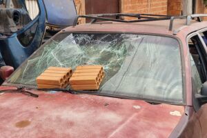 Casa e carros de clientes s&atilde;o depredados ap&oacute;s homem ser apontado por importuna&ccedil;&atilde;o sexual no Lageado