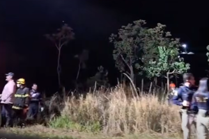 Pai e filho morrem em acidente entre tr&ecirc;s ve&iacute;culos na BR-060 (v&iacute;deo)