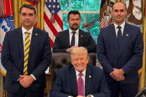 Governo Trump confirma emiss&atilde;o de vistos para Fl&aacute;vio Bolsonaro e fam&iacute;lia