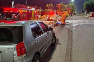 Mulher cai em avenida e morre atropelada por condutora que n&atilde;o conseguiu desviar a tempo em Corumb&aacute;