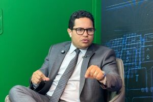 Papy diz que precariedade &eacute; in&eacute;dita