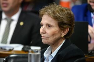Senadora mira comando do Senado