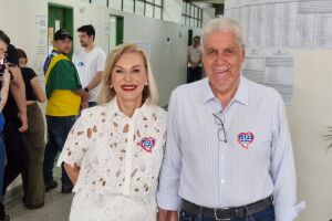 Sob chuva, Andr&eacute; Puccinelli vota em Campo Grande e fala sobre expectativa nas urnas (v&iacute;deo)