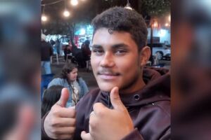 'Ficam a saudade e as lembran&ccedil;as', dizem familiares de jovem morto a facada em Parana&iacute;ba 