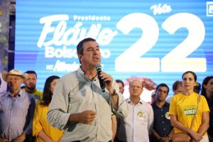 Riedel e Azambuja articulam apoio a Fl&aacute;vio Bolsonaro durante encontro com prefeitos em MS
