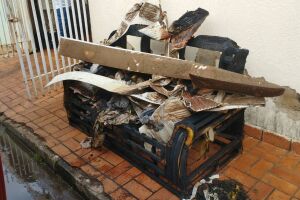Casa pega fogo e moradora precisa de atendimento m&eacute;dico ap&oacute;s inc&ecirc;ndio no Aero Rancho