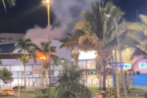 Princ&iacute;pio de inc&ecirc;ndio atinge churrascaria na Afonso Pena (v&iacute;deo)