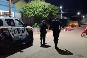 Adolescente &eacute; baleado e fica em estado grave em &Aacute;gua Clara (v&iacute;deo)