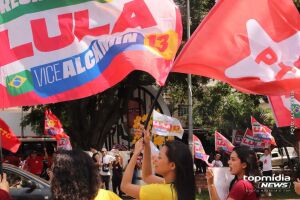 Petistas s&atilde;o atacados com spray de pimenta durante manifesta&ccedil;&atilde;o no Centro de Campo Grande (v&iacute;deo)